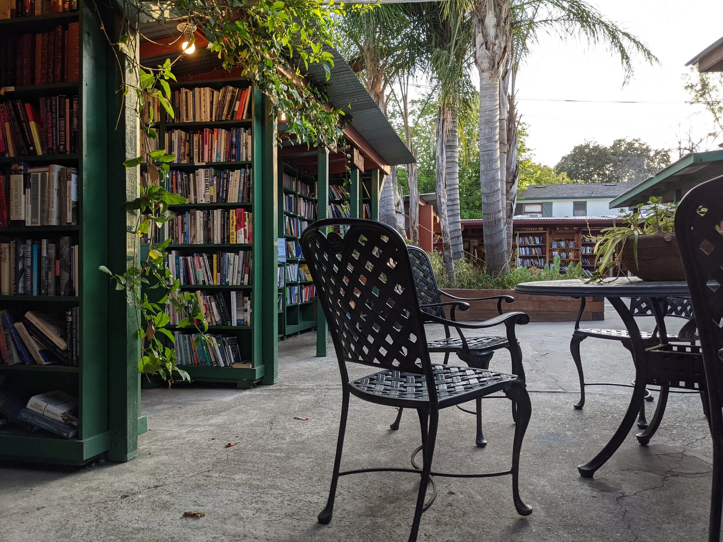 Bart's Books exterior view